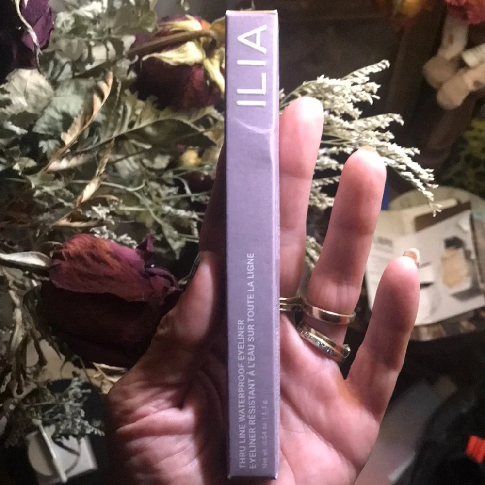 ILIA WATERPROOF EYELINER (PORTRAIT)